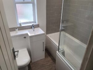 Bathroom by SEE Maintenance_0012