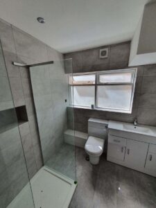 Bathroom by SEE Maintenance_0025