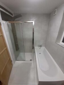 Bathroom by SEE Maintenance_0060